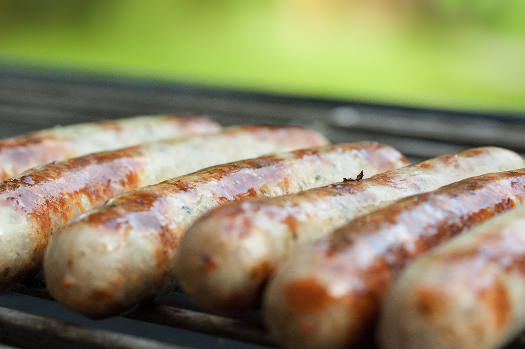 Selling sausages on a gas barbecue at the home games of the local football club? Also falls under the definition of commercial use. If you are using a gas barbecue, you must adhere to the provisions of DGUV V79.