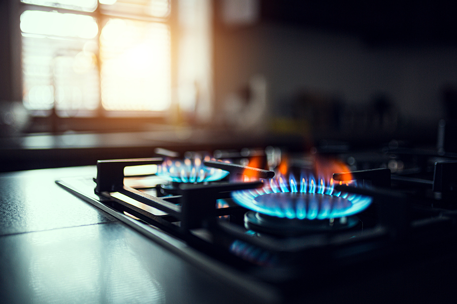 Many gas cookers and stoves can be operated with natural gas (CNG) as well as LPG.However, there are details to consider!